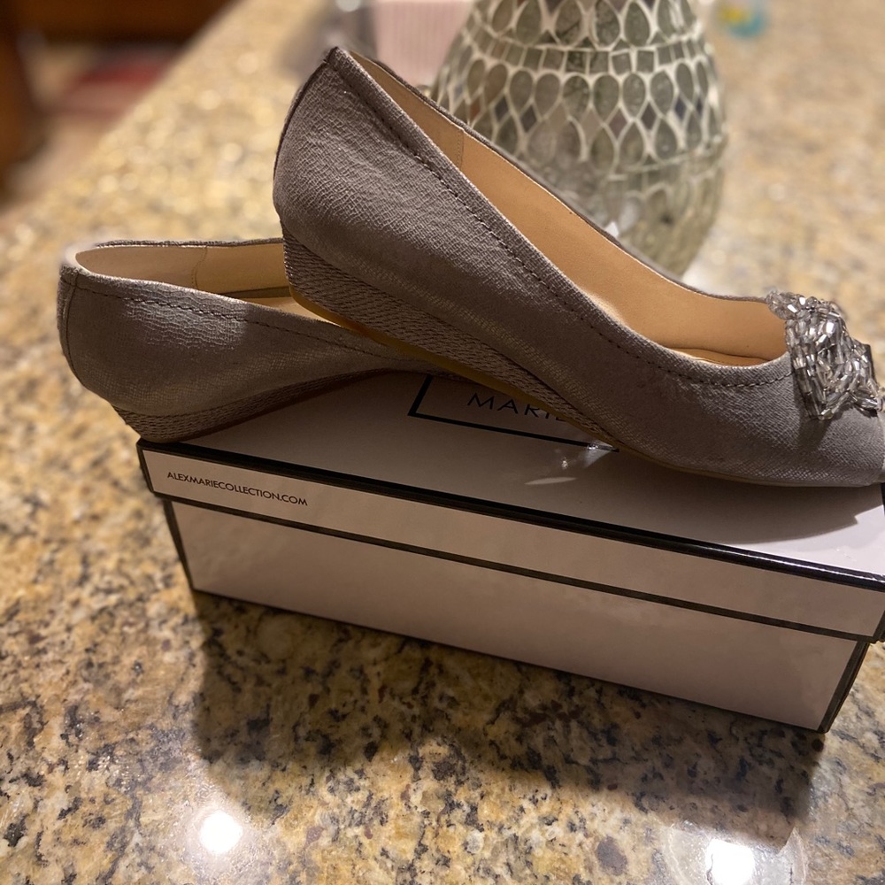 Women dress shoes